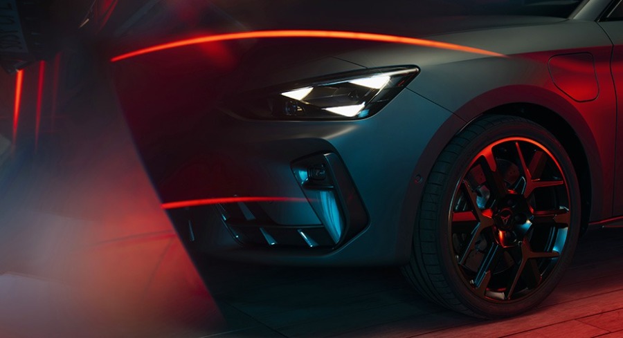 CUPRA Leon – Frontale shark nose con fari LED accesi – Scarabel Padova