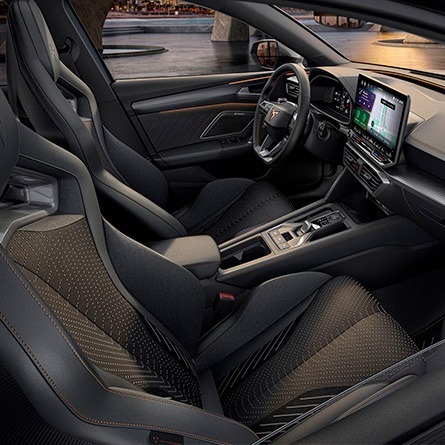 Nuova CUPRA Born 2026 interni plancia con infotainment Android 12,9 pollici e Virtual Cockpit 10,25