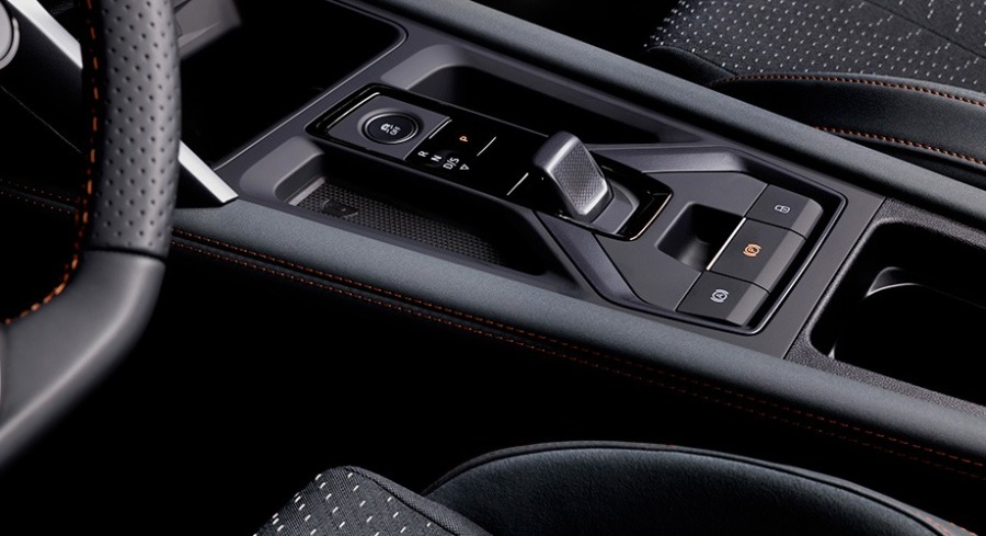 CUPRA Leon Sportstourer – cambio automatico sequenziale DSG e console centrale – Scarabel