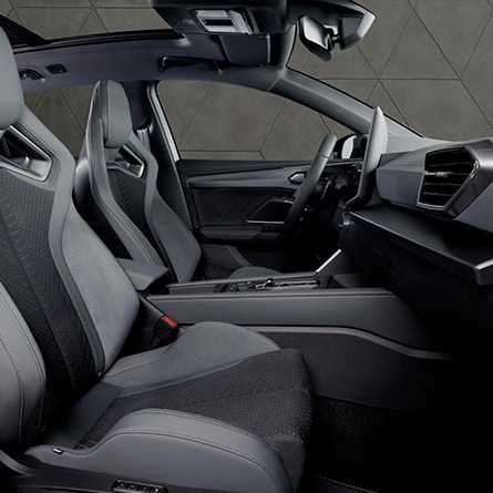 CUPRA Leon Sportstourer – interni con sedili sportivi e infotainment touch 12,9" – Scarabel Padova