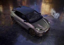 CUPRA Raval Launch Edition VZ 2026 — elettrica sportiva 226 CV Manganese Matt, Scarabel