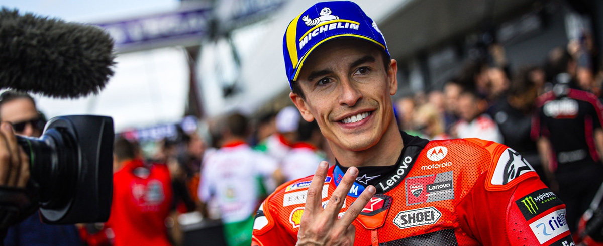 MotoGP Gran Bretagna: Bezzecchi torna alla vittoria, Aprilia sul tetto del mondo