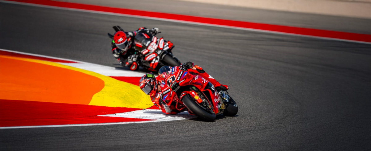 MotoGP Portogallo: Bezzecchi trionfa davanti ad Alex Marquez e Pedro Acosta