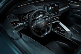 Nuovi sedili sportivi avvolgenti