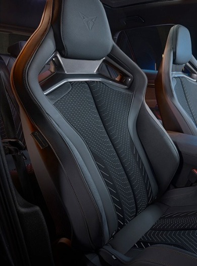 CUPRA Raval 2026 fiancata sinistra colore Plasma con maniglie flush illuminate