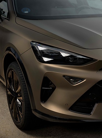 Nuova CUPRA Formentor – frontale shark-nose con fari Full LED firma triangolare e badge CUPRA sul cofano – Scarabel Padova