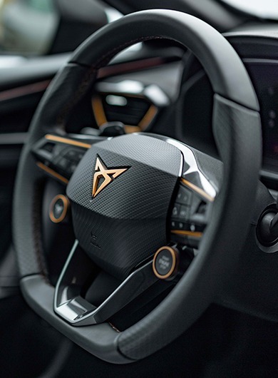 Nuova CUPRA Formentor – volante racing con pulsanti avviamento e display touch 12,9" – Scarabel Padova