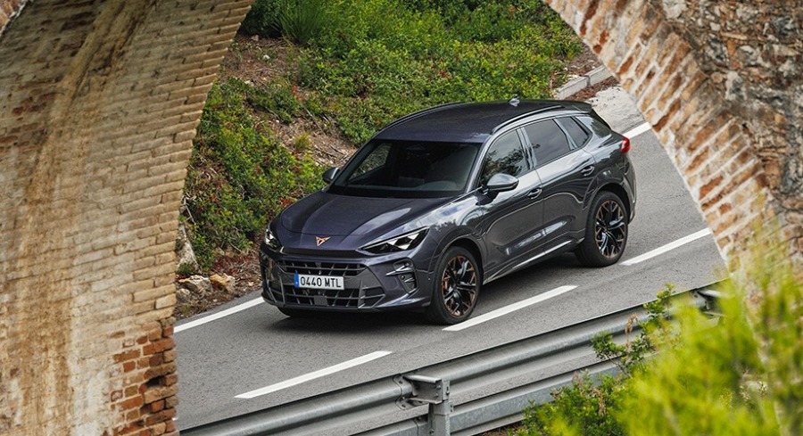 CUPRA Terramar – frontale dinamico Dark Void – Scarabel