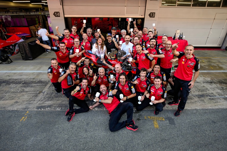 MotoGP Catalogna: tripletta Ducati