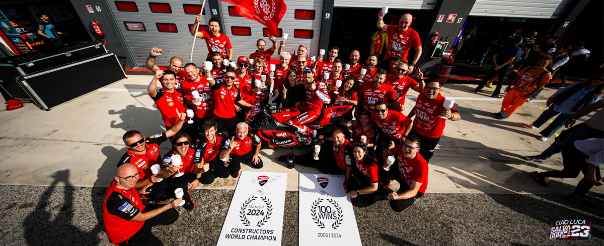 MotoGp Emila Romagna: Enea Bastianini trionfa, Ducati celebra la 100ª vittoria e omaggia Luca Salvadori