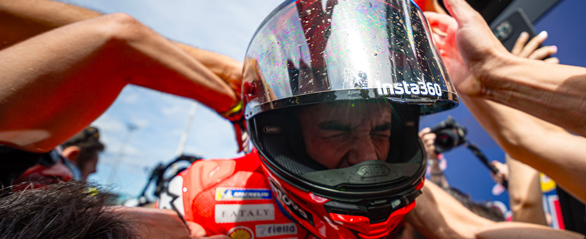 MotoGP San Marino: Marquez trionfa a Misano, ma Bezzecchi infiamma la Sprint