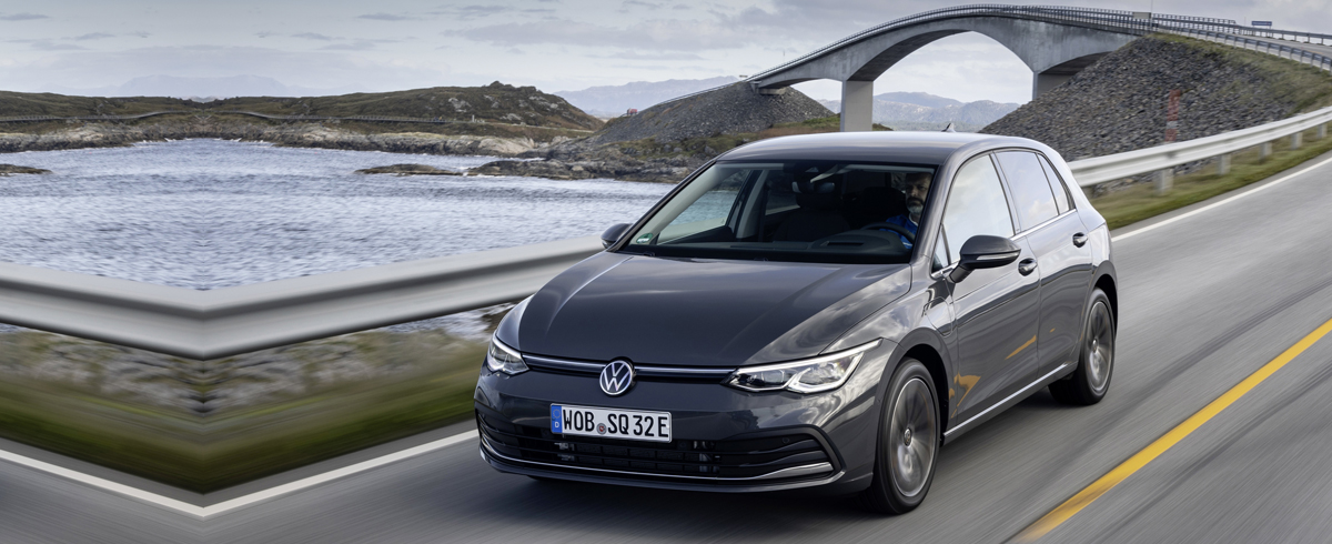 Golf 8 1.0 eTSI EVO Life (110CV) 