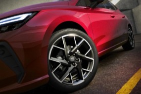 Nuovi cerchi in lega machined da 18’’